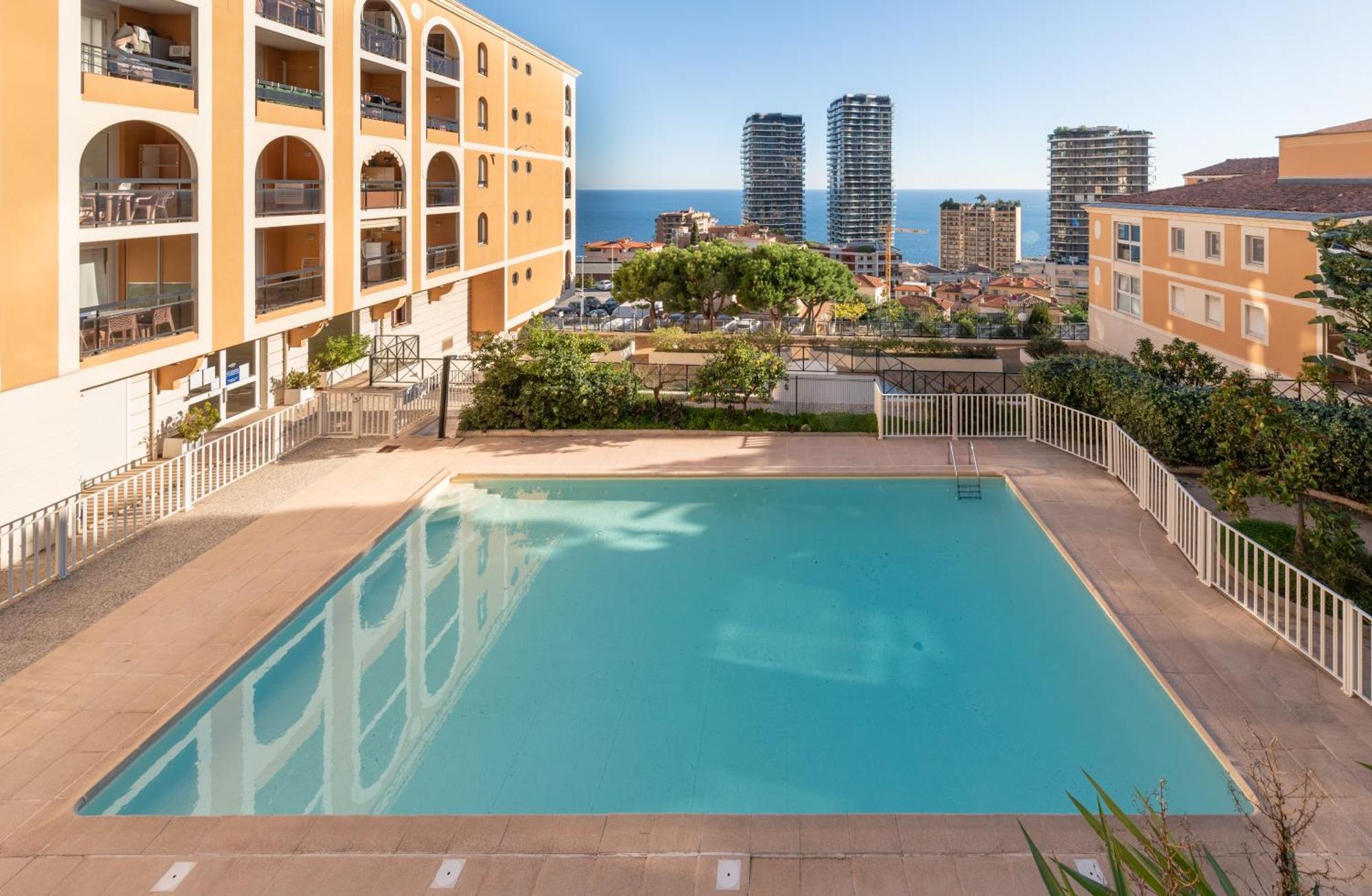Monaco Border Luxury - Sea View - Pool Apartment